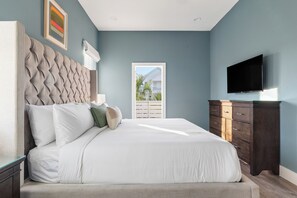 7 bedrooms, desk, iron/ironing board, travel crib