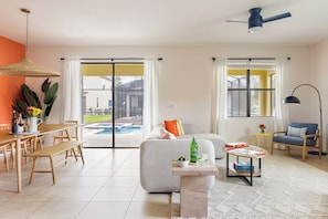 Smart TV, video games, ping pong - Pool, Game Room & Resort Access, Sleeps 18 – Shadow Mountain by AvantStay (Davenport)