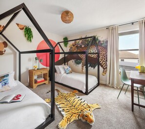 8 bedrooms, desk, iron/ironing board, travel cot