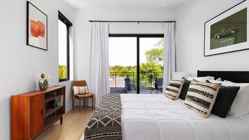 3 bilik tidur, meja, seterika/papan seterika, katil bayi mudah alih