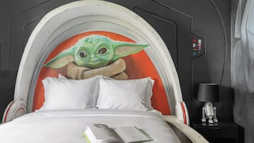 8 chambres, bureau, fer et planche Ă repasser, lit parapluie