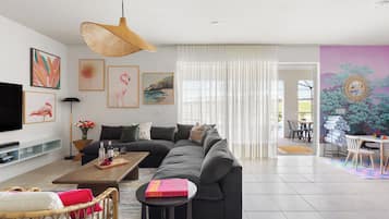 TV connectée, jeux vidéo, baby-foot, chaßne hi-fi