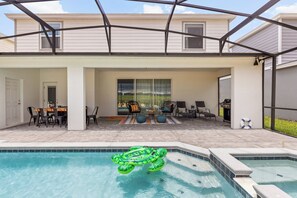 Outdoor dining - On-Site Waterpark, Pool & Sleeps 26 | Resort Home – Flamingo Grove by AvantStay (Davenport)