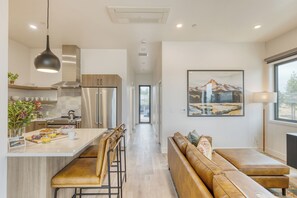 Interior - 1212 Aerie #300 | Hot Tub & Mountain View | Prime Downtown Location (Bend)