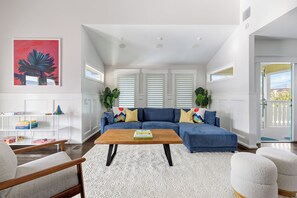 Smart TV - Luxe Villa near Beach, Pool + HotTub, Chef's Kitchen | Woodward Way by AvantStay (Destin)