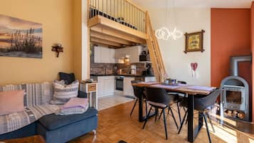 Fernseher, Kamin, DVD-Player, Tischtennisplatte