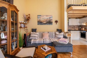 Télévision, cheminée, table de tennis de table