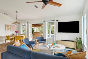 TV connectée, jeux vidéo, table de tennis de table, chaîne hi-fi
