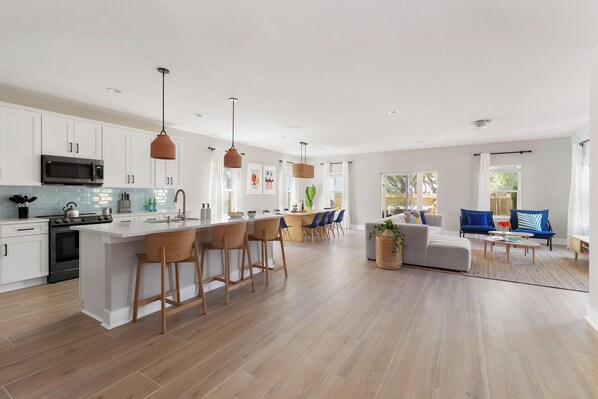 Interior - Hot Tub, Firepit, Putting Green | Near the Beach | Vilano Fairway by AvantStay (St. Augustine)