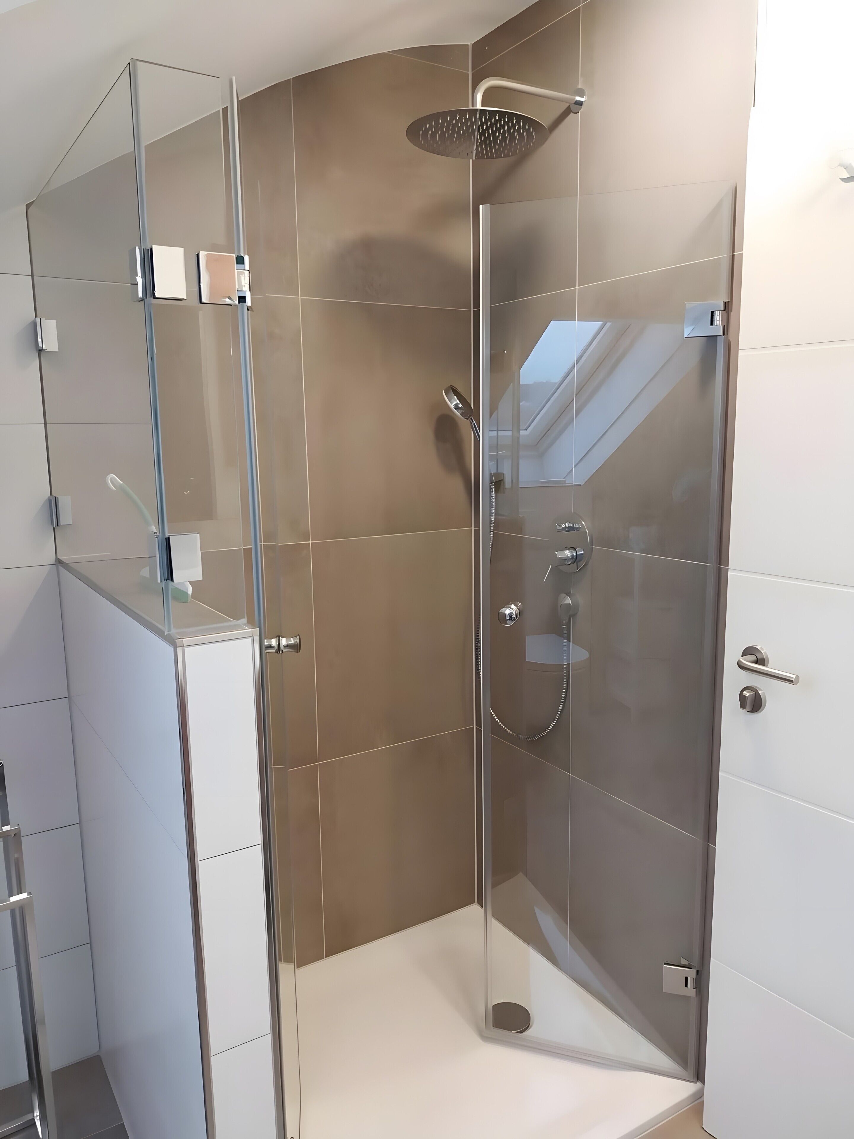 Douche, sèche-cheveux, serviettes fournies