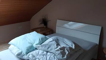 1 bedroom, free WiFi, bed sheets