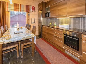 Fridge, microwave, dishwasher, cookware/dishes/utensils