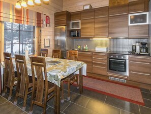 Fridge, microwave, dishwasher, cookware/dishes/utensils