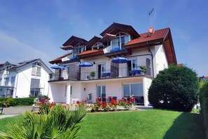 Exterior - Double Room with Lake View, Balcony and Wi-Fi (Hagnau am Bodensee)