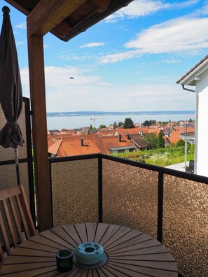 Outdoor dining - Double Room with Lake View, Balcony and Wi-Fi (Hagnau am Bodensee)