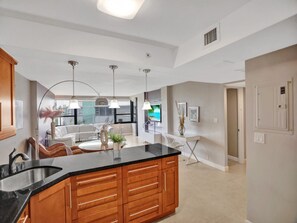 Interior - 2 Bedroom Condo with Resort Amenities, Pool & Gym 618 (Miami Beach)