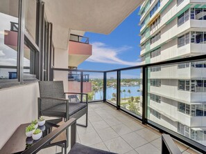 Property grounds - Luxury Beach Condo with Exclusive Resort Amenities 1016 (Miami Beach)