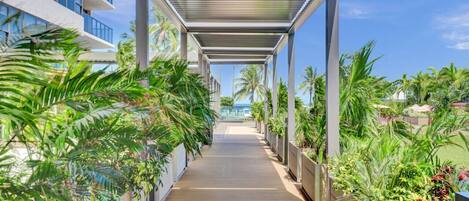 المنطقة المحيطة بالمنشأة