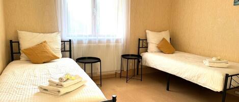 4 bedrooms, free WiFi, bed sheets