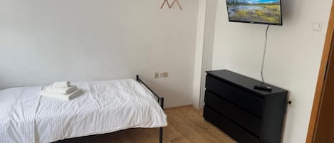 3 bedrooms, free WiFi, bed sheets