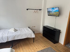 3 bedrooms, free WiFi, bed sheets - Pfullingen 1 – Accommodation for Workers, Single Rooms, Wi-Fi (Pfullingen)
