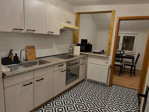 Fridge, microwave, oven, stovetop - Pfullingen 1 – Comfortable Accommodation for Workers (Pfullingen)