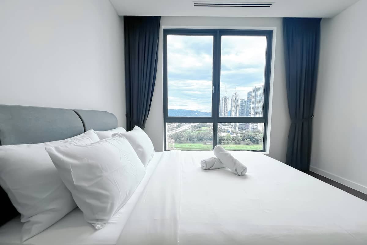 3 bedrooms, iron/ironing board, free WiFi, bed sheets