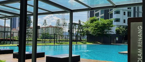 2 outdoor pools