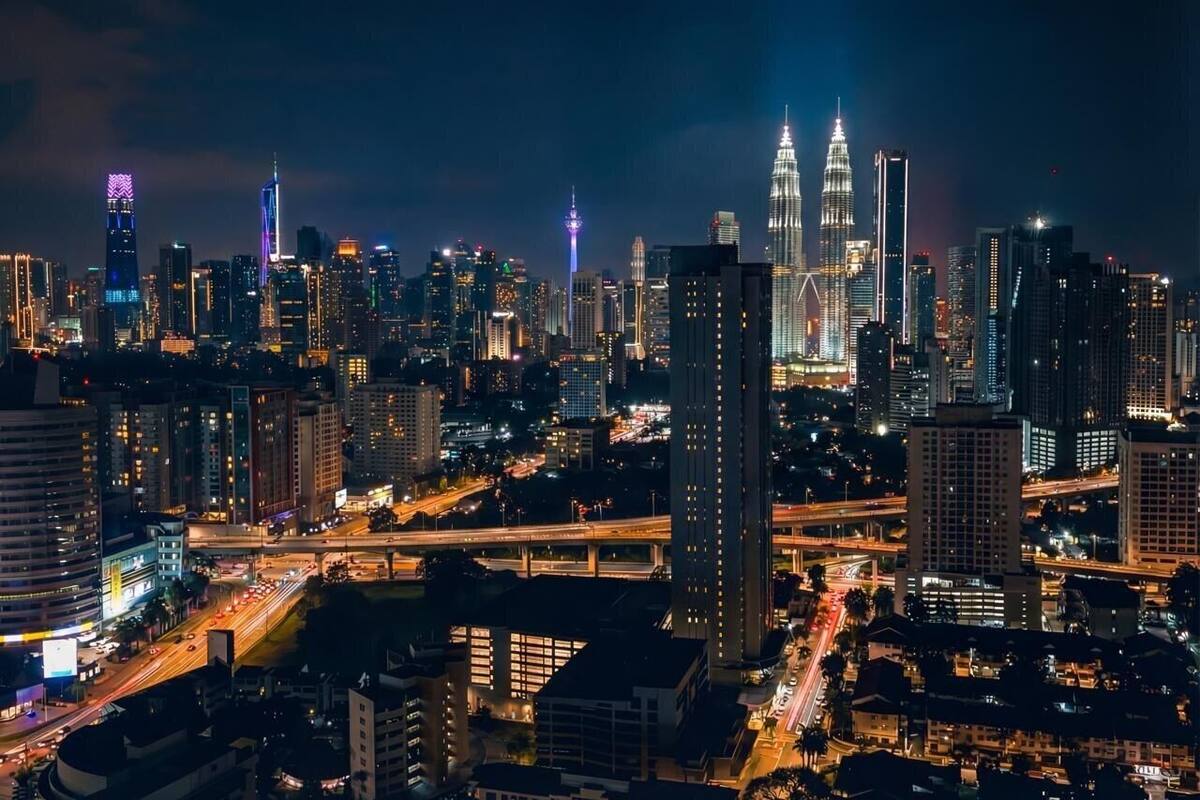 Setrika/meja setrika, Wi-Fi gratis, dan seprai linen