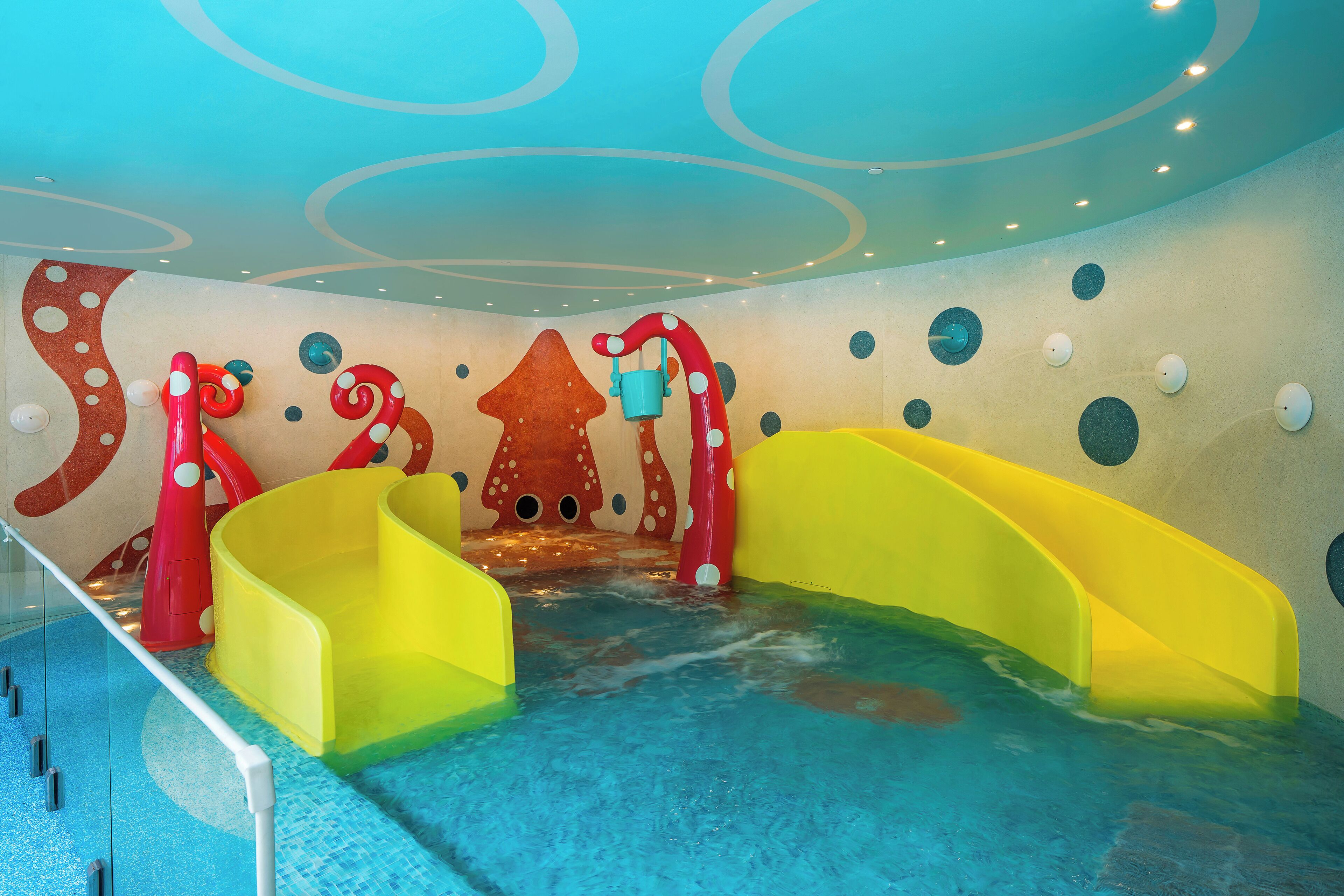 Outdoor pool, open 7:00 AM to 7:00 PM, pool umbrellas, pool loungers