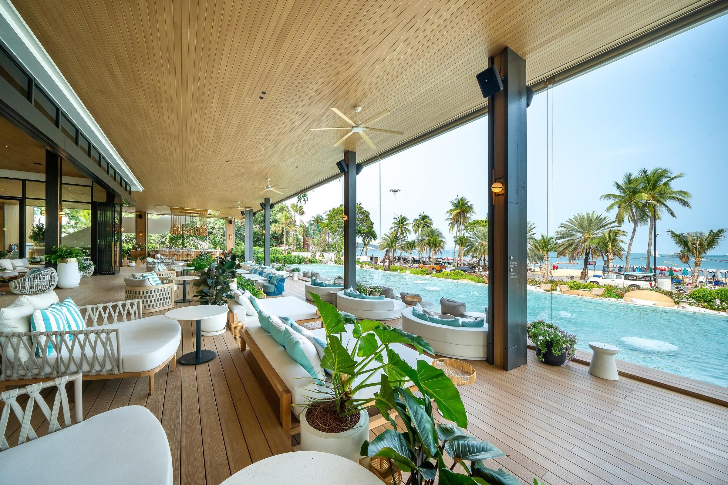 บาร์ริมหาด