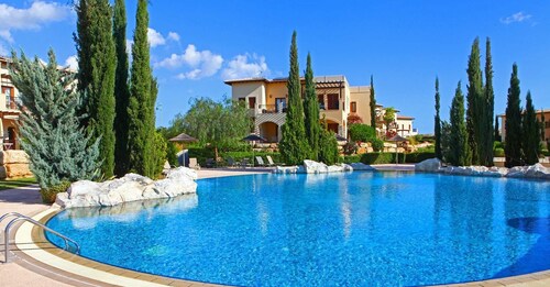 Aphrodite hills, Anatoli, 2 bedroooms apt , large terrace, 2 min from the pool