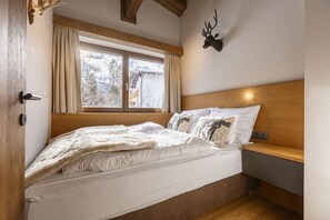 4 bedrooms, free WiFi - Inviting chalet with pool in Tyrol (No Deposit) (Ehrwald)