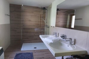 Suihku, hiustenkuivaaja