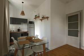 Dining - Le Balzacien - apartment near train station (Tours)