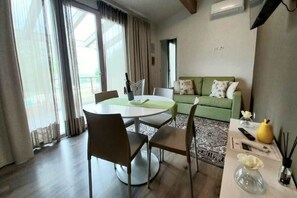 Dining - Apartment in Iseo with Pool (Cazzago San Martino)