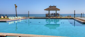 FREE DAILY ACTIVITIES! Live Life Salty-Couples Beach Getaway-Olympic Outdoor Pool-Heated Indoor Pool