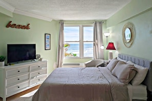 1 bedroom, free WiFi - FREE DAILY ACTIVITIES! Live Life Salty-Couples Beach Getaway-Olympic Outdoor Pool-Heated Indoor Pool (Daytona Beach Shores)