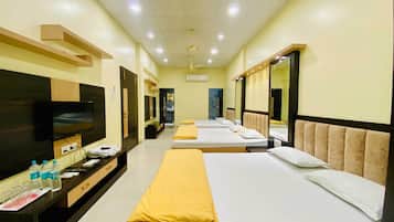 Family Room, City View | Free WiFi