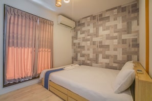 Comfort-Ferienhütte, Balkon | 2 Schlafzimmer, Verdunkelungsvorhänge, Bügeleisen/Bügelbrett