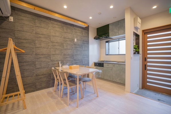 Chalet rustique Confort, balcon | Repas dans la chambre