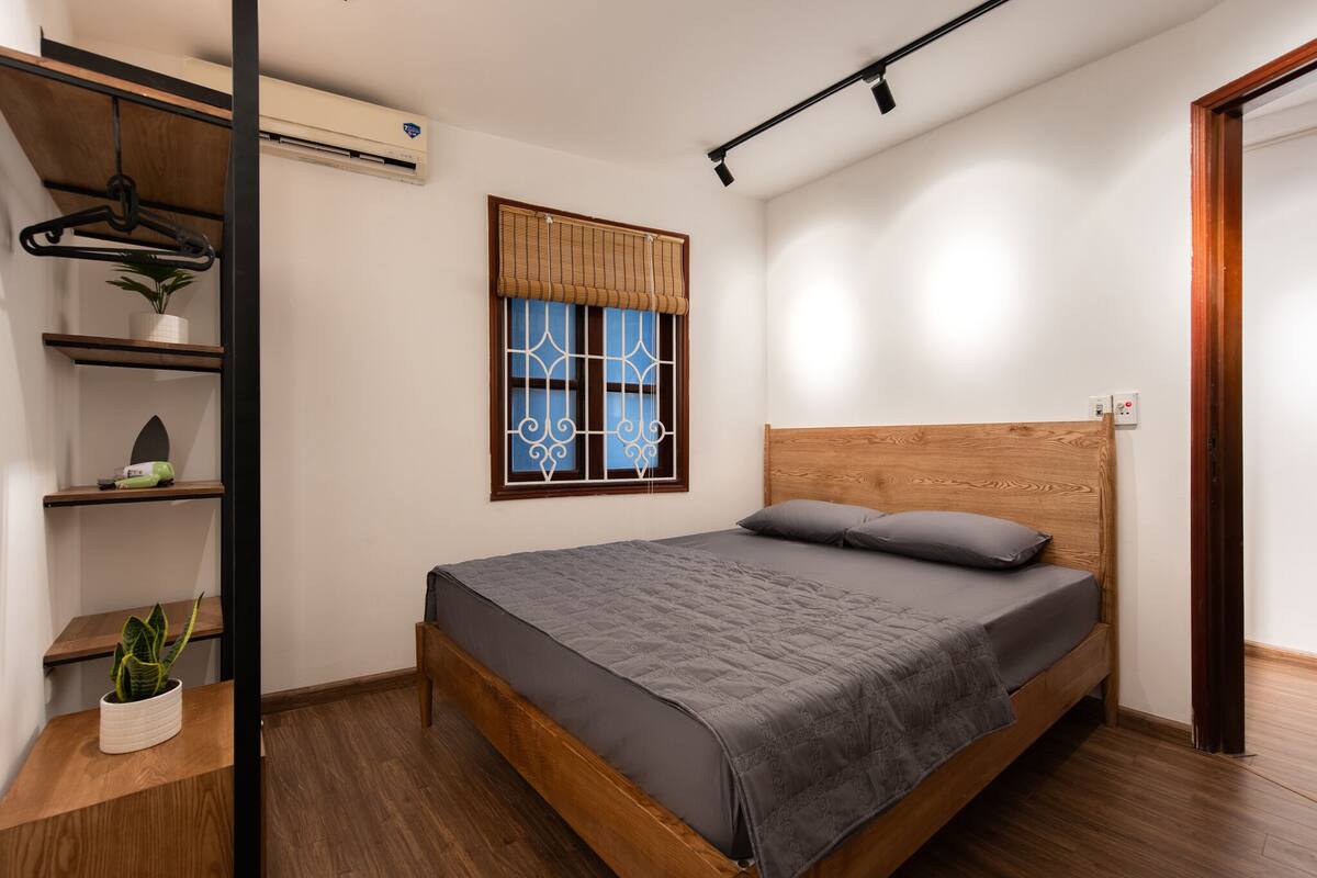 Kamar Ekonomi, ensuite | Seprai katun Mesir, seprai premium, dan busa memori