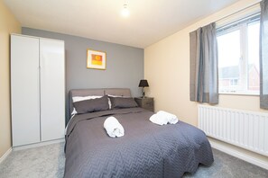 2 bedrooms, iron/ironing board, WiFi, bed sheets