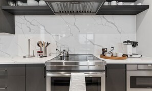 冷蔵庫、電子レンジ、オーブン、食器洗い機