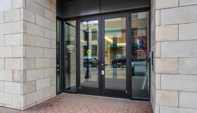 Downtown Holland Getaway - Modern Luxury Condo