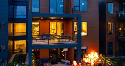 Downtown Holland Getaway - Modern Luxury Condo