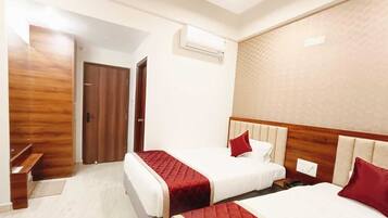 Family Quadruple Room, 2 Double Beds, Non Smoking, Air conditioning | Down duvets, individually decorated, individually furnished