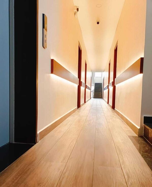 32-inch Smart TV with cable channels