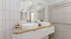 Chuveiro, secador de cabelo