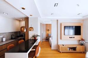 2 bedrooms, in-room safe, desk, iron/ironing board